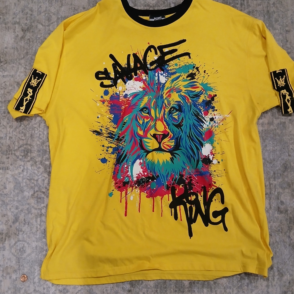 Graphic tee " savage king"